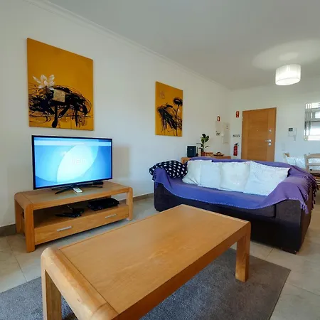 Spacious With Huge Terrace And Swimming Pool Lagos