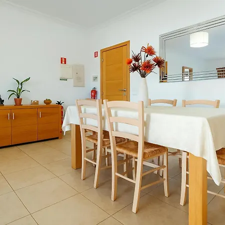 Spacious With Huge Terrace And Swimming Pool Apartament