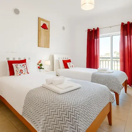 Apartman Spacious With Huge Terrace And Swimming Pool *