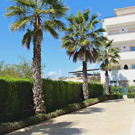 Spacious With Huge Terrace And Swimming Pool Appartement