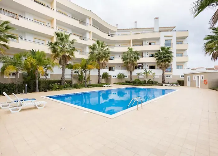 アパート Spacious With Huge Terrace And Swimming Pool