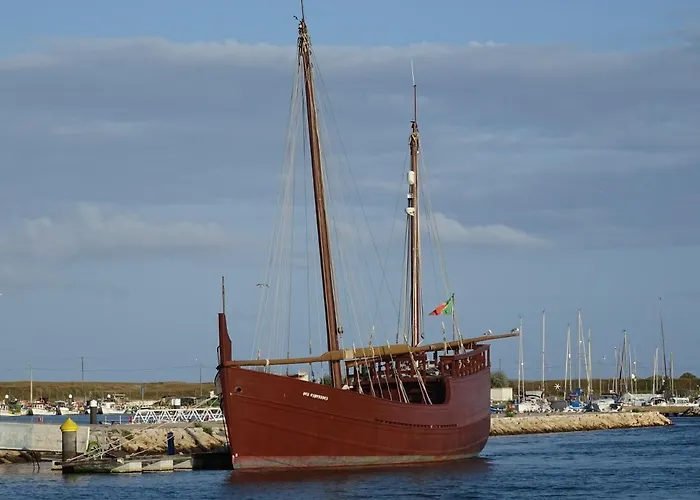 Spacious With Huge Terrace And Swimming Pool アパート ラゴス