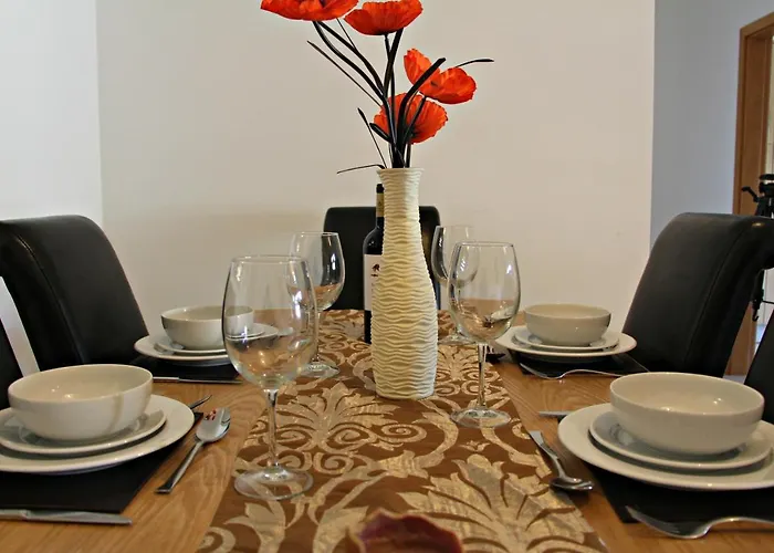 Spacious With Huge Terrace And Swimming Pool 公寓 *