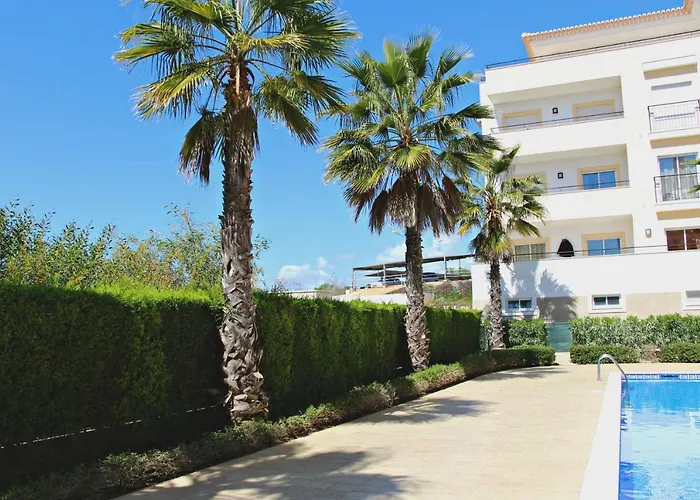 Spacious With Huge Terrace And Swimming Pool アパート