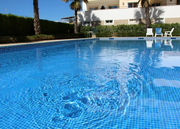 アパート Spacious With Huge Terrace And Swimming Pool