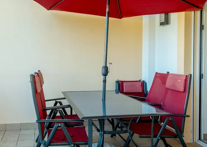 公寓 Spacious With Huge Terrace And Swimming Pool