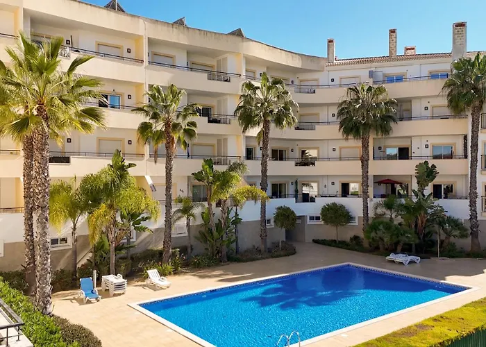 Spacious With Huge Terrace And Swimming Pool アパート *