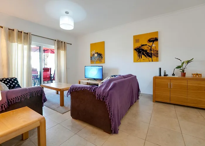 Spacious With Huge Terrace And Swimming Pool アパート *