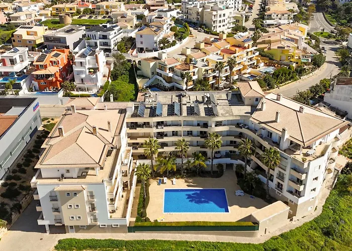 Spacious With Huge Terrace And Swimming Pool *