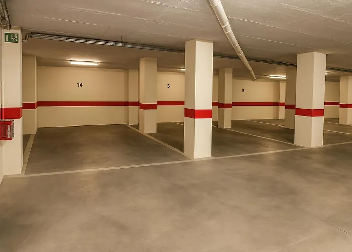 アパート Spacious With Huge Terrace And Swimming Pool *