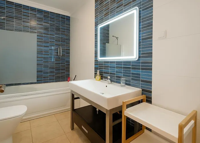 Spacious With Huge Terrace And Swimming Pool * 拉哥斯