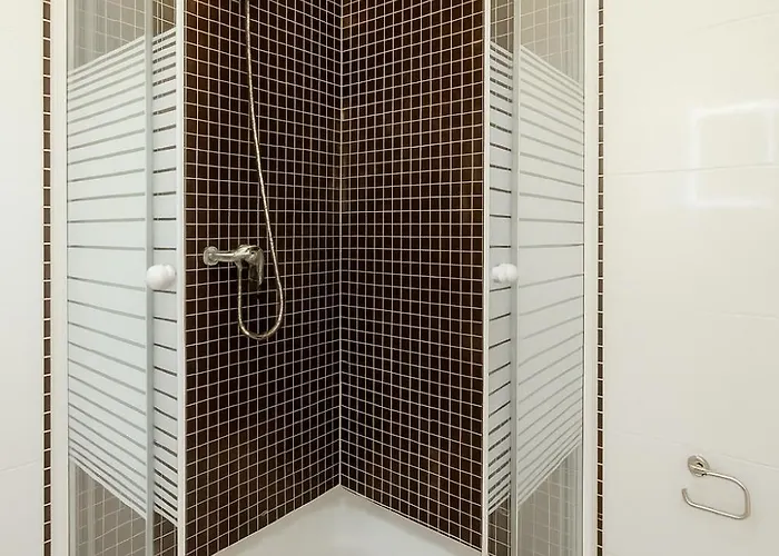 Spacious With Huge Terrace And Swimming Pool 公寓