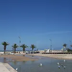 Spacious With Huge Terrace And Swimming Pool Apartmán
