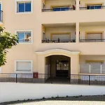 Apartmán Spacious With Huge Terrace And Swimming Pool *