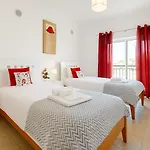 Apartmán Spacious With Huge Terrace And Swimming Pool *