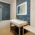 Spacious With Huge Terrace And Swimming Pool * Lagos