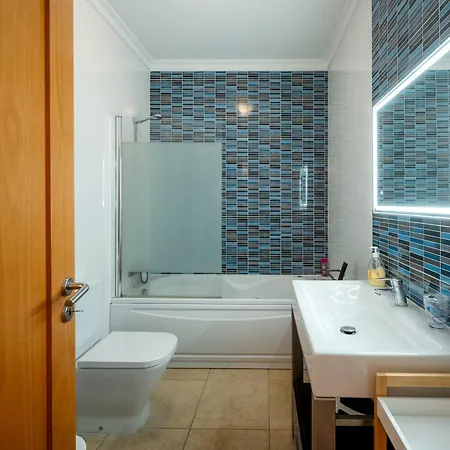 Spacious With Huge Terrace And Swimming Pool * Lagos