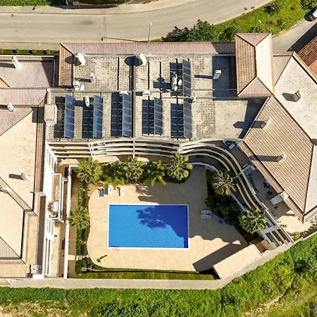 Διαμέρισμα Spacious With Huge Terrace And Swimming Pool *