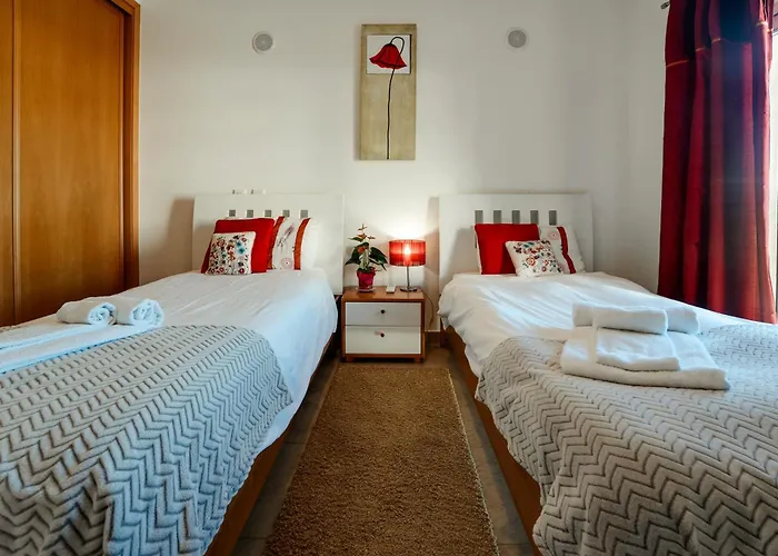 Διαμέρισμα Spacious With Huge Terrace And Swimming Pool *