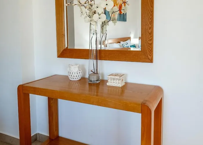 Spacious With Huge Terrace And Swimming Pool Διαμέρισμα *