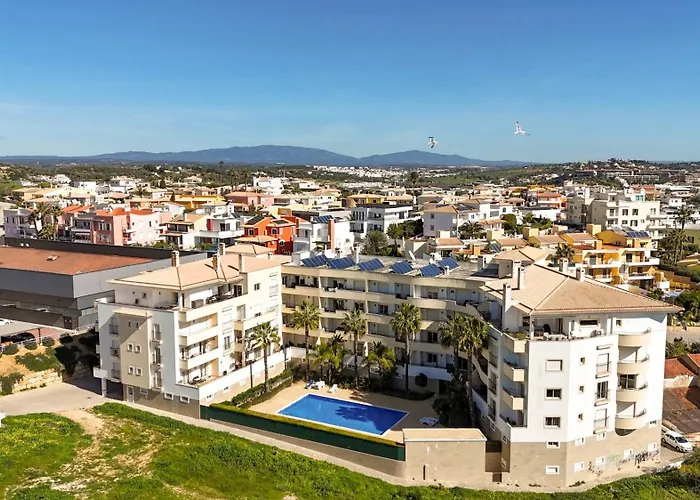 Διαμέρισμα Spacious With Huge Terrace And Swimming Pool *