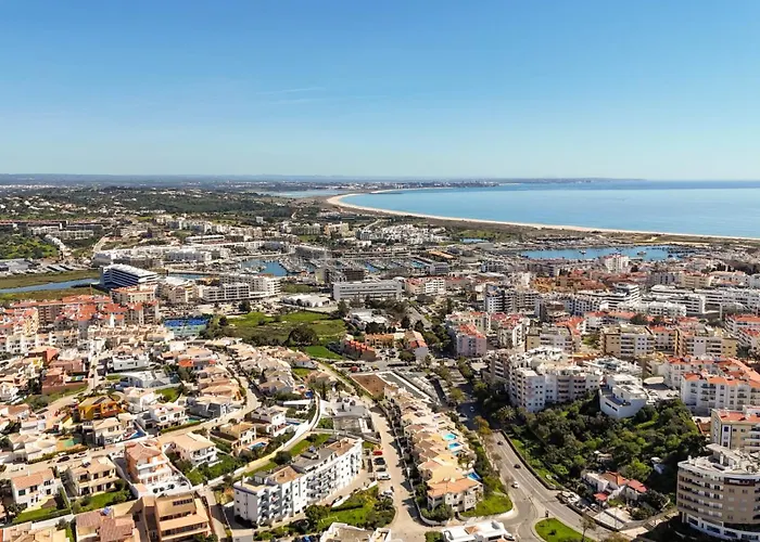 Spacious With Huge Terrace And Swimming Pool Διαμέρισμα