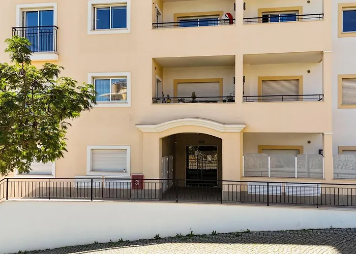Διαμέρισμα Spacious With Huge Terrace And Swimming Pool *
