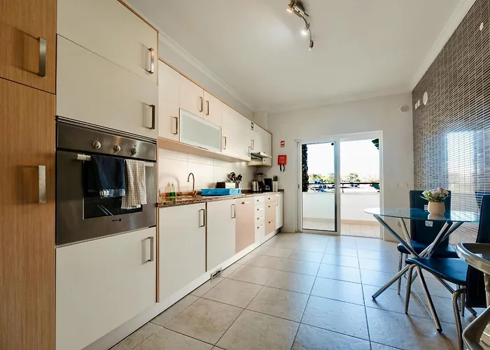 Spacious With Huge Terrace And Swimming Pool Διαμέρισμα *