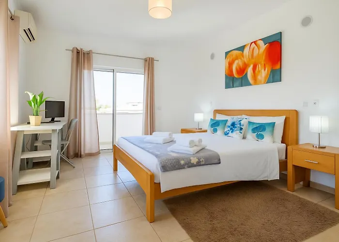 Spacious With Huge Terrace And Swimming Pool Διαμέρισμα *