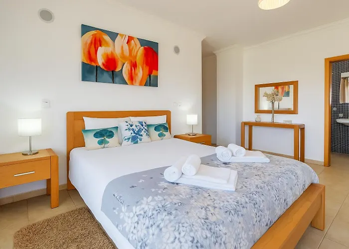 Spacious With Huge Terrace And Swimming Pool Διαμέρισμα *