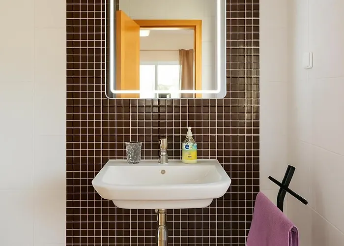 Spacious With Huge Terrace And Swimming Pool Λάγος