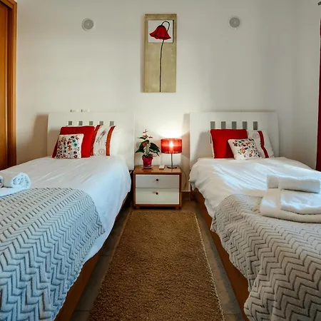 Apartman Spacious With Huge Terrace And Swimming Pool *