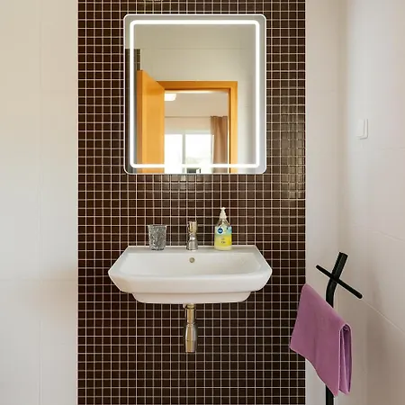 Spacious With Huge Terrace And Swimming Pool Lagos