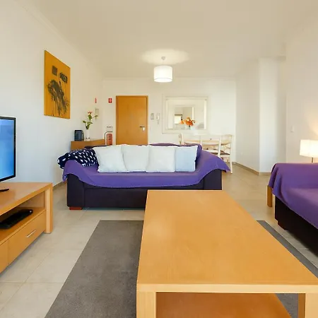 Appartement Spacious With Huge Terrace And Swimming Pool